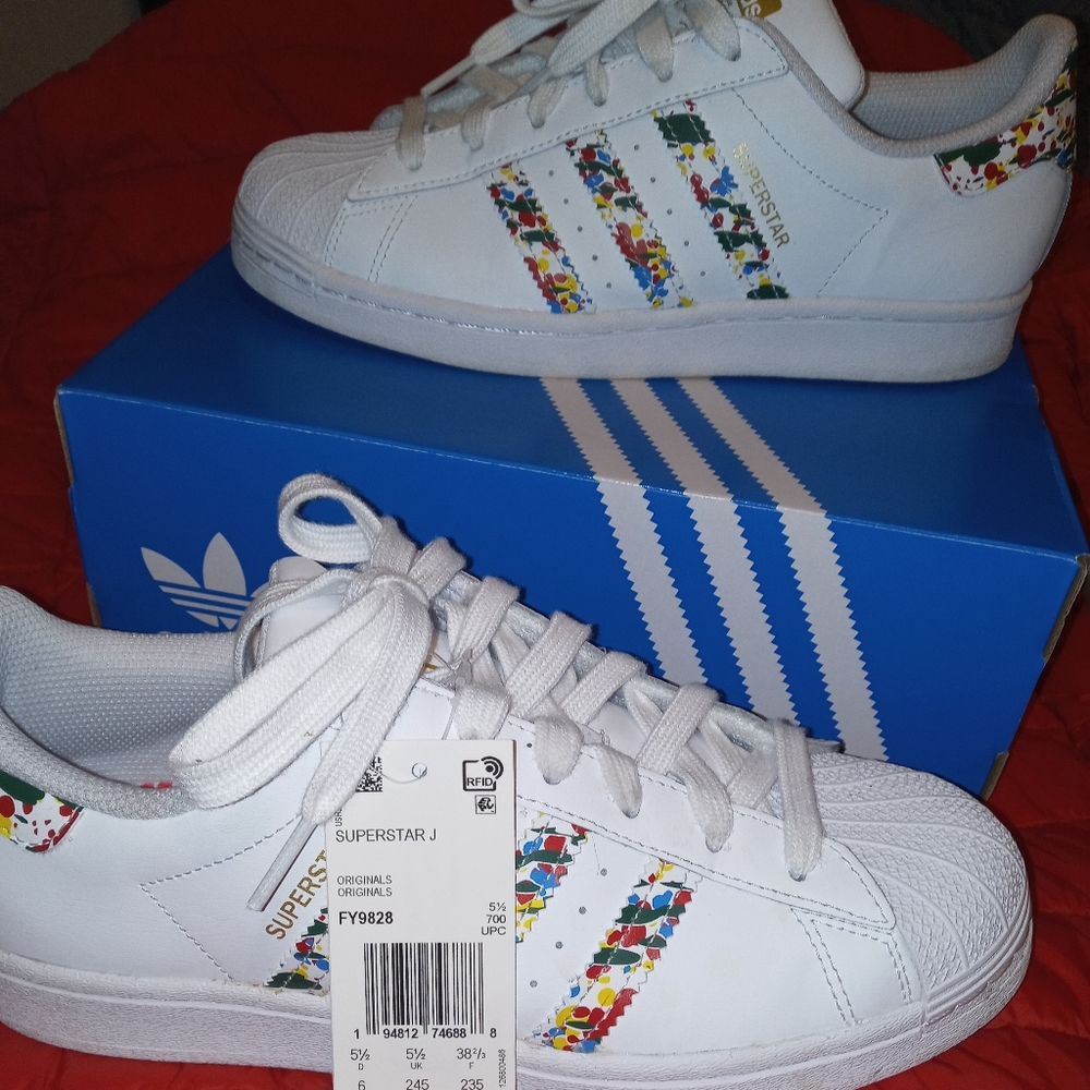 Adidas shoes for girls or boys - Picture 2 of 4